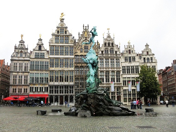 Antwerp-Brabo fountain and Guild houses