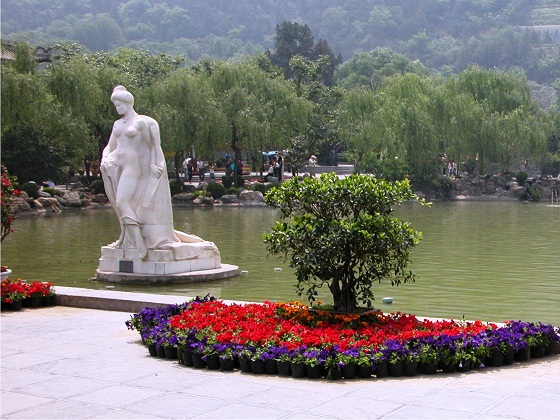 Xian-Huaqing hot springs, statue of Lady Yang