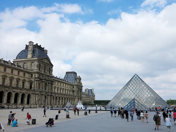 Paris-Louvre-Museum-Pyramid
