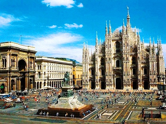 Milan-Piazza del Duomo