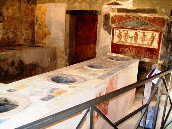 Pompeii-ancient kitchen