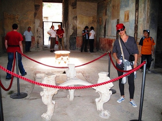Pompeii-House of Casca Longus,Marble table