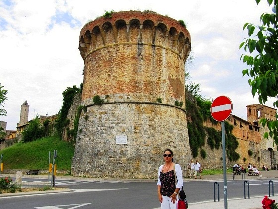 San Gimingano-Bastione San Francesco and wall