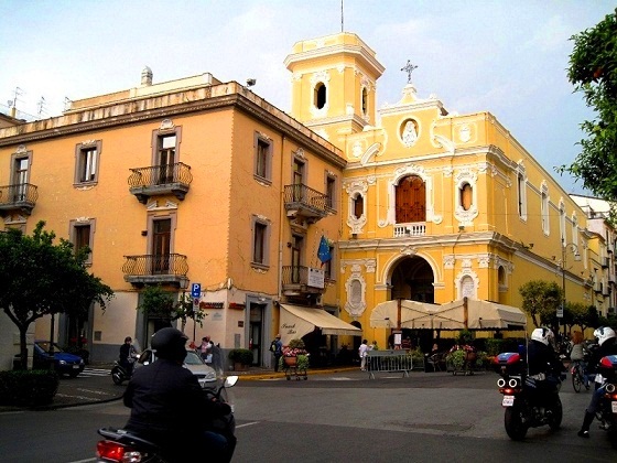 Sorrento-Piazza Tasso, Church del Carmine
