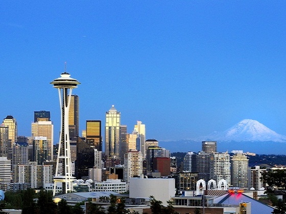 Seattle-Skyline and Mount Rainier