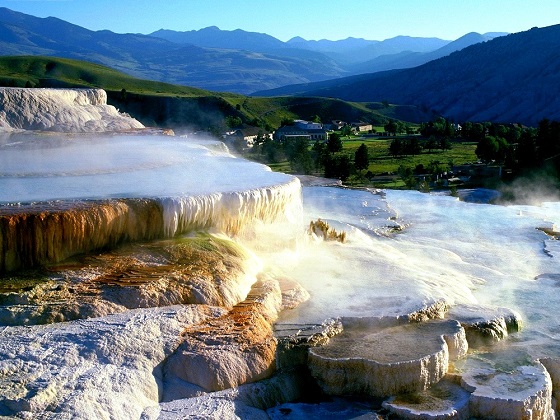 Yellowstone-Mammoth Hot Springs